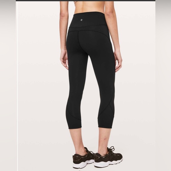 Lululemon In Movement Crop Everlux 19” Black , size 6 - Picture 1 of 10